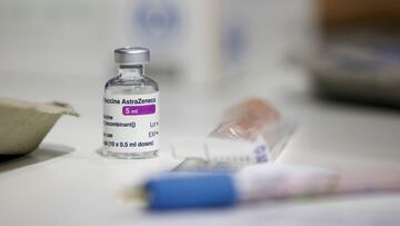 FILE PHOTO: FILE PHOTO: A vial of AstraZeneca coronavirus vaccine is seen at a vaccination centre in Westfield Stratford City shopping centre, amid the outbreak of coronavirus disease (COVID-19), in London, Britain, February 18, 2021. REUTERS/Henry Nicholls/File Photo