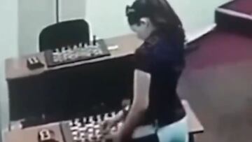 Una ajedrecista rusa envenena a otra untando mercurio sobre su rey