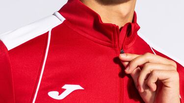 El chándal de Joma para hombre que puedes llevar para casi todo