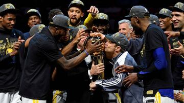 Los Golden State Warriors celebran el campeonato conquistado en las Finales 2018.