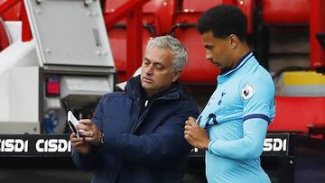 Jose Mourinho con Dele Alli.