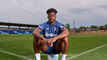Duk, posando en el campo de entrenamiento del Leganés.