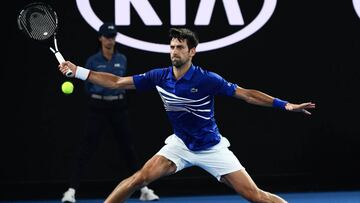 Novak Djokovic, durante su partido ante Tsonga en el Open de Australia 2019.