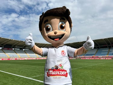La mascota de la Cultu se trata de un singular niño alegre y feliz que anima a su equipo sin importar el resultado.