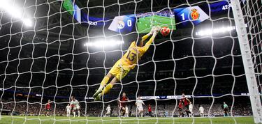 El guardameta del Mallorca frustró una y otra vez los intentos de del conjunto blanco hasta que llegaron los goles de Mbappé y Jacobo Ramón.