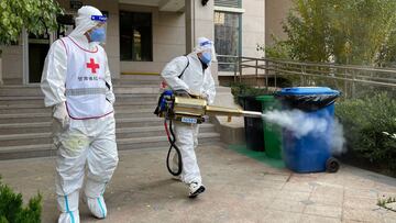 Workers disinfect a residential compound in Lanzhou, in China's northwestern Gansu province on October 26, 2021. (Photo by AFP) / China OUT