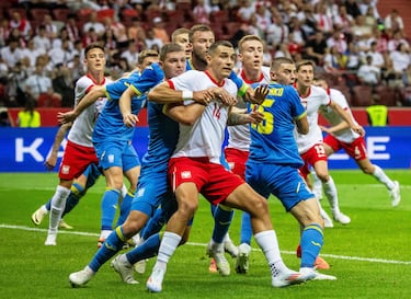 Milik preocupa, Polonia golea y Dovbyk vuelve a mojar