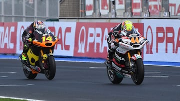 MotoGP - Emilia-Romagna Grand Prix - Misano World Circuit Marco Simoncelli, Misano Adriatico, Italy - September 22, 2024 Fantic Racing's Aron Canet and Elf Marc VDS Racing Team's Tony Arbolino in action during the Moto2 REUTERS/Jennifer Lorenzini