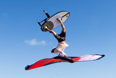 Así son los trucos que hacen brillar a los españoles en el wingfoil freestyle mundial