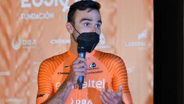 "¿Un sueño? Correr la Vuelta con la marea naraja en la cuneta"