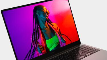 Ahorra 200 euros en el portátil Samsung Galaxy Book3 Ultra y llévate unos auriculares inalámbricos gratis