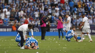 Varios jugadores del Deportivo y Borja Jiménez se lamentan tras perder con el Albacete.