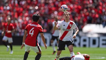 SEATTLE, WASHINGTON - JUNE 17: Facundo Colidio #11 of CA River Plate is challenged by Hirokazu Ishihara #4 of Urawa Red Diamonds during the FIFA Club World Cup 2025 group E match between CA River Plate and Urawa Red Diamonds at Lumen Field on June 17, 2025 in Seattle, Washington. Buda Mendes/Getty Images/AFP (Photo by Buda Mendes / GETTY IMAGES NORTH AMERICA / Getty Images via AFP)