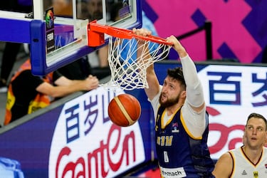 El pívot bosnio cerró su etapa en los Suns tras un periplo complicado que lo llevó a ser traspasado primero a los Charlotte Hornets el pasado 6 de febrero de 2025, y finalmente al Utah Jazz el 29 de junio de este mismo año. Ahora en Salt Lake City, aportará su experiencia y contundencia a una plantilla joven, buscando estabilidad e impacto inmediato. Con Bosnia y Herzegovina, será el gran líder interior de una selección que busca abrirse paso entre las potencias europeas.