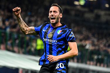 Hakan Çalhanoglu es el líder de una Turquía que cayó en cuartos de final de la Eurocopa con honores. La pasada temporada consiguió 15 goles y tres asistencias con el Inter, unos números atípicos a la vez que reseñables para ser centrocampista. Además, es el primer jugador turco en estar nominado al Balón de Oro en 21 años tras el mítico Nihat Kahveci, exfutbolista de la Real Sociedad y del Villarreal.