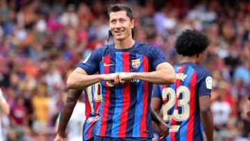 Lewandowski celebra un gol con el Barça.