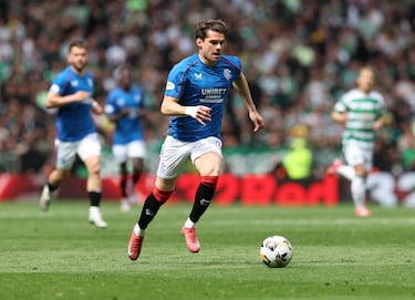 El hijo de la leyenda Gheorghe Hagi, Ianis, también es futbolista y a sus 26 años se encuentra sin equipo. El último club donde militó fue el Rangers la temporada pasada, pero en España se le recuerda por su etapa en el Alavés. Con la selección rumana, el mediapunta jugó la última Eurocopa, en la que se clasificaron en fase de grupos como primeros, pero fueron eliminados en octavos por Países Bajos. 