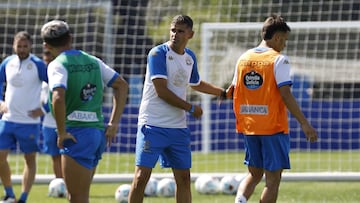 Antonio Hidalgo dirige una sesión de entrenamiento del Deportivo.