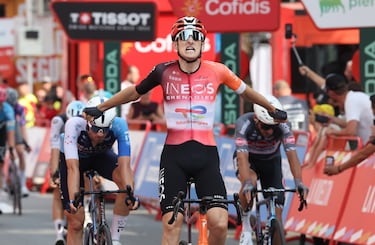 El ciclista británico, Ben Turner, entrando en meta como vencedor de la etapa. 
 