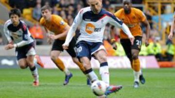 Martin Petrov lanzando un penalti con el Bolton Wanderers.