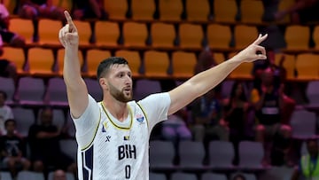 Jusuf Nurkic, pívot de Bosnia y Herzegovina, ante Chipre en el Eurobasket 2025.