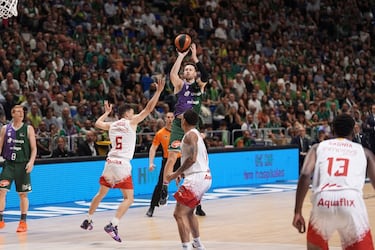 El Unicaja sufre para remontar a un rocoso Manresa