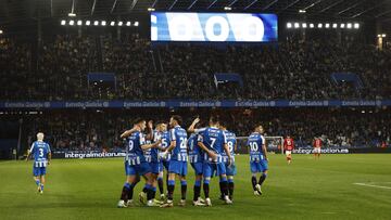Los jugadores del Deportivo celebran uno de los cuatro goles ante el Tarazona.