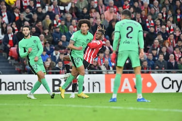 Controla Nico Williams en el área, recorta a Hermoso, y algo escorado, con la zurda, la pone en la mismísima escuadra para batir por alto a Oblak.