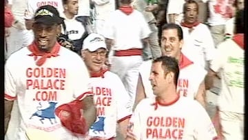 Tras soltar adrenalina delante de las cornamentas, Dennis Rodman y Sabbatini se marcharon a desayunar en la Sociedad Nuevo Casino Eslava donde comentaron las incidencias del encierro.