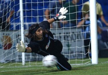A principios de 2003 le diagnosticaron cáncer de riñón al entonces portero del Atlético de Madrid que le mantuvo unos meses apartado de los terrenos de juego. Se retiraría al año siguiente en el club madrileño. 