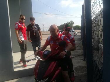 Tremenda caída de Lorenzo a 150 que queda en un susto