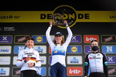La edición femenina se disputó por vez primera en 2004. En este 2022, una vez más, se disputará el mismo día que la masculina. La vigente defensora del título es la neerlandesa Annemiek van Vleuten, que triunfó en las ediciones de 2011 y 2021, esta última en las filas del Movistar Team.