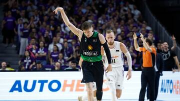 Kyle Guy emula a Petrovic