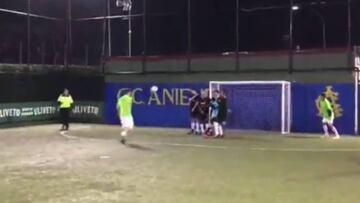 No diga Totti, diga leyenda: hizo esto sin ningún espacio... ¡y eso que está jubilado!