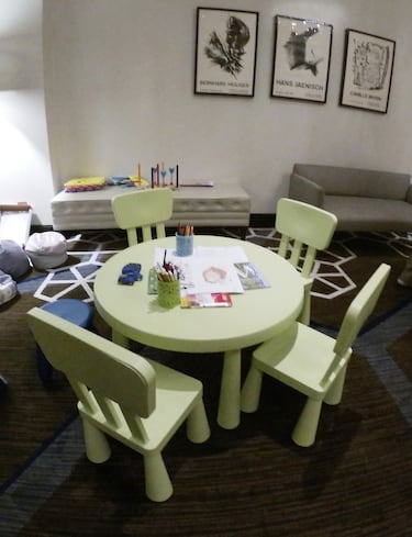 La Roja en la Euro: penthouse, sala de conciliación, 14 aulas privadas, metre...