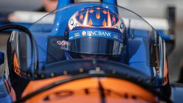 Scott Dixon probando el windscreen de la IndyCar.