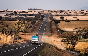 Los británicos se hicieron con esta colonia en 1888 y no fue hasta 1964 cuando consiguieron la independencia. Conducir por este país africano es toda una aventura. El tráfico se organiza mediante normas no escritas y el estado de las carreteras no suele ser el mejor posible. 
 