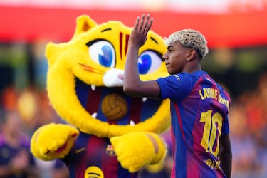 Lamine Yamal durante la presentación del equipo en el Trofeo Joan Gamper.
