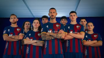 El Huesca presenta su nueva camiseta
