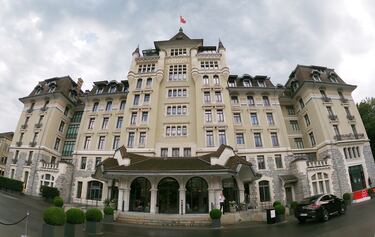La Roja en la Euro: penthouse, sala de conciliación, 14 aulas privadas, metre...