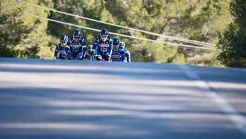 Los ciclistas del equipo belga Wanty-Gobert, durante un entrenamiento.