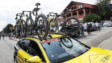 25/08/25 VUELTA CICLISTA ESPAÑA 2025
ETAPA 3
SAN MAURIZIO CANAVESE - CERES
LAS BICICLETAS DEL VISMA LLEGAN A LA SALIDA TRAS EL ROBO DE ANOCHE