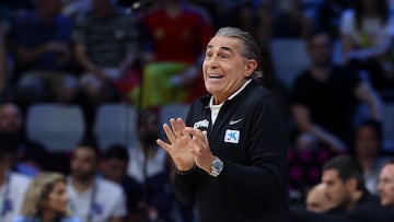 LIMASSOL (Cyprus), 02/09/2025.- Spain's head coach Sergio Scariolo reacts during the FIBA EuroBasket 2025 group C basketball match between Italy and Spain in Limassol, Cyprus, 02 September 2025. (Baloncesto, Chipre, Italia, España) EFE/EPA/GEORGI LICOVSKI