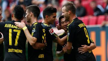 Soccer Football - Bundesliga - FC Augsburg vs Borussia Dortmund - Augsburg Arena, Augsburg, Germany - September 30, 2017 Borussia Dortmund’s Shinji Kagawa celebrates scoring their second goal with team mates REUTERS/Michaela Rehle DFL RULES TO LIMIT THE ONLINE USAGE DURING MATCH TIME TO 15 PICTURES PER GAME. IMAGE SEQUENCES TO SIMULATE VIDEO IS NOT ALLOWED AT ANY TIME. FOR FURTHER QUERIES PLEASE CONTACT DFL DIRECTLY AT + 49 69 650050
