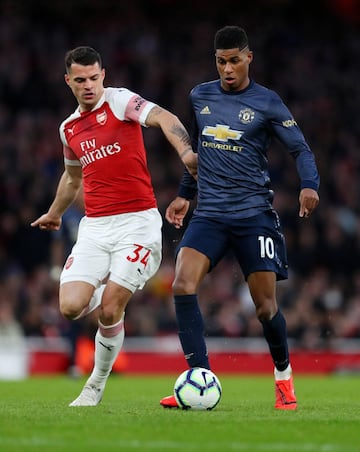 Rashford debutó a los 18 años con el Manchester United, bajo el mando de Van Gaal. Hoy, a sus 21 años, tiene un valor de 80 MDE y acumula 31 partidos con Inglaterra.