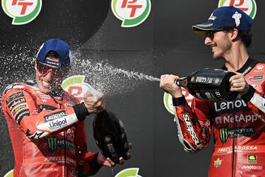 Francesco Bagnaia y Marc Márquez en el podio. 