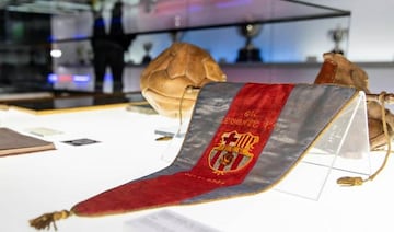 Durante la Guerra Civil, las federaciones Catalana y Valenciana crearon Campeonatos en sus territorios para generar una alternativa a la Liga Nacional para sus equipos. En 1937, las autoridades republicanas organizaron la “Liga Mediterránea”, un torneo que se organizó en la zona leal a la República. En un principio la Liga la disputarían los 6 equipos miembros  de los campeonatos catalanes y vascos pero el Hércules FC, el Murcia FC y el Cartagena FC no pudieron inscribirse al ser sus ciudades bombardeadas. Para completar el cupo de cuatro, la Federación Levantina incluye al Athletic de Castellón, un equipo amateur de Castellón de la Plana. La Federación Catalana inscribió a cuatro clubes, dejando fuera al CE Sabadell FC y al FC Badalona. Por otro lado, el Real Madrid y el Athletic de Madrid pidieron participar, pero su cercanía al frente de Madrid y la negativa del FC Barcelona acabó por desestimar su participación en el torneo. Después de catorce partidos, el campeón de la primera y única edición de la Liga Mediterránea fue el FC Barcelona al sumar veinte puntos, tres más que el Espanyol, el Valencia y el Girona. En el último encuentro, celebrado el 2 de mayo de 1937, el Barcelona derrotó al Gimnàstic de Valencia por 5-1.  En 2009, el presidente del FC Barcelona, Joan Laporta, manifestó públicamente que el club estudiaba la posibilidad de solicitar a la RFEF la oficialidad de este título y su reconocimiento como una edición más del Campeonato Nacional de Liga.