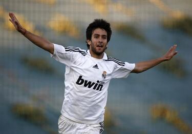 Canterano del Real Madrid, estuvo en el club blanco entre 2005 y 2009. En el Granada jugó una temporada, la 16-17.