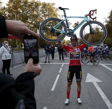 Pogacar no estará en la Vuelta y Roglic irá a por la tercera