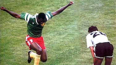 Omam-Biyick celebra su gol a Argentina.